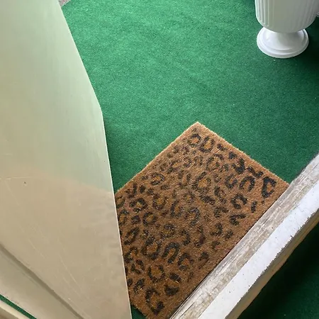 2 bedroom apartment *